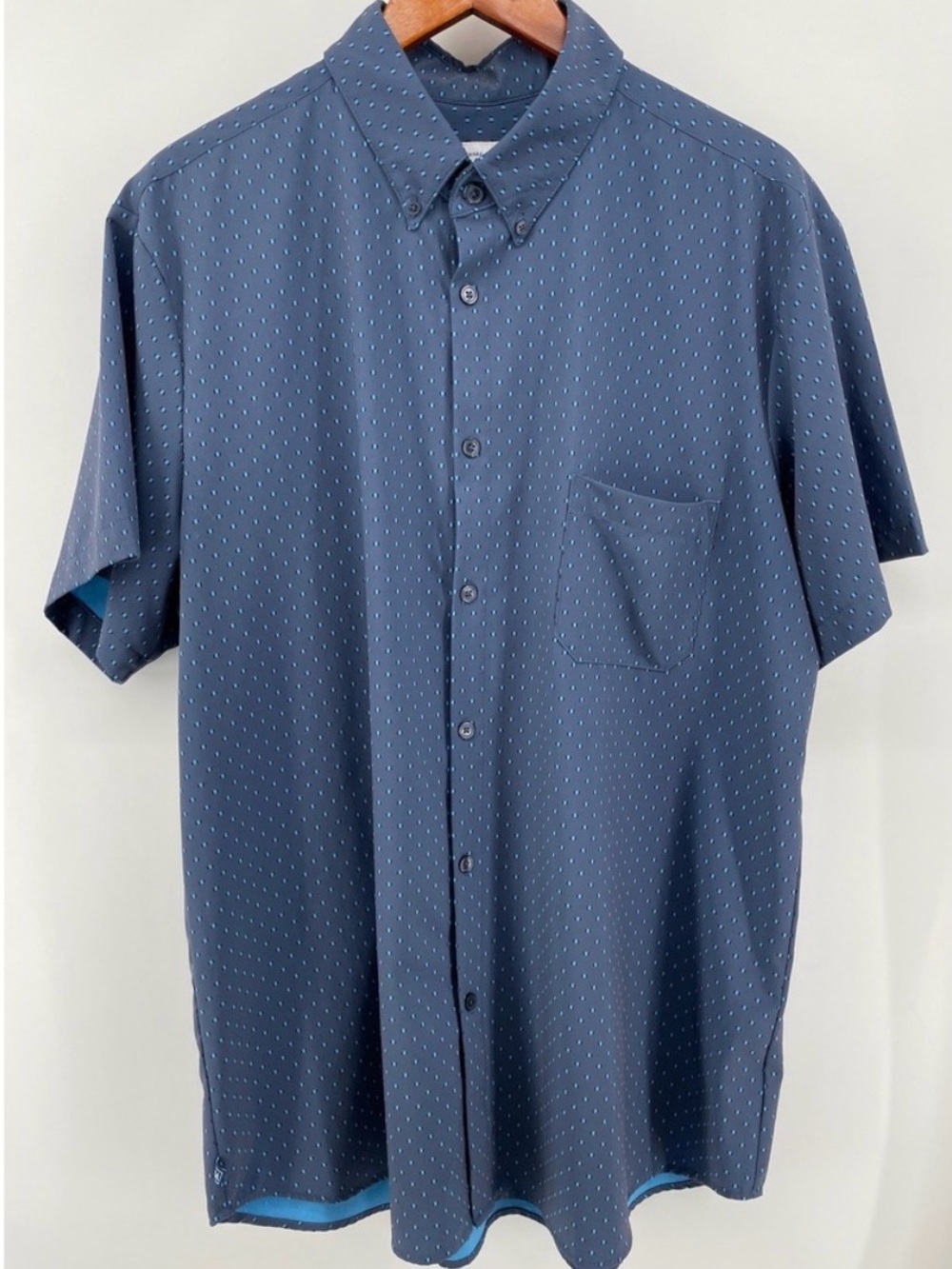 Mizzen+Main Leeward Blue Short-Sleeve Button-Down Shirt with Subtle Dot Print